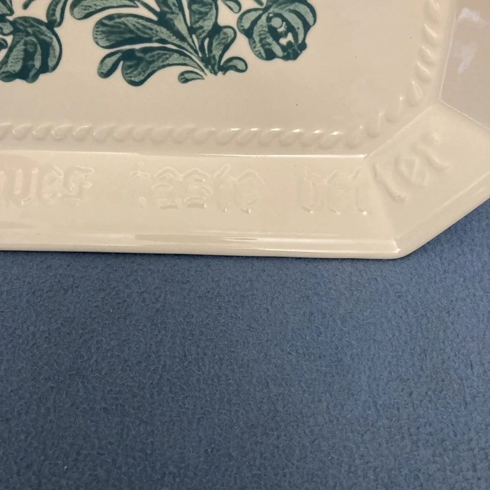 Pfaltzgraff Yorktowne Bread Tray 
